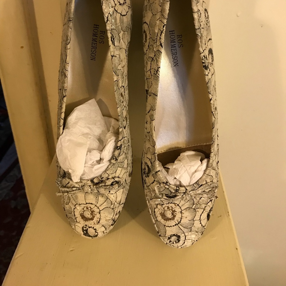 Shoes - Picture 4 of 6